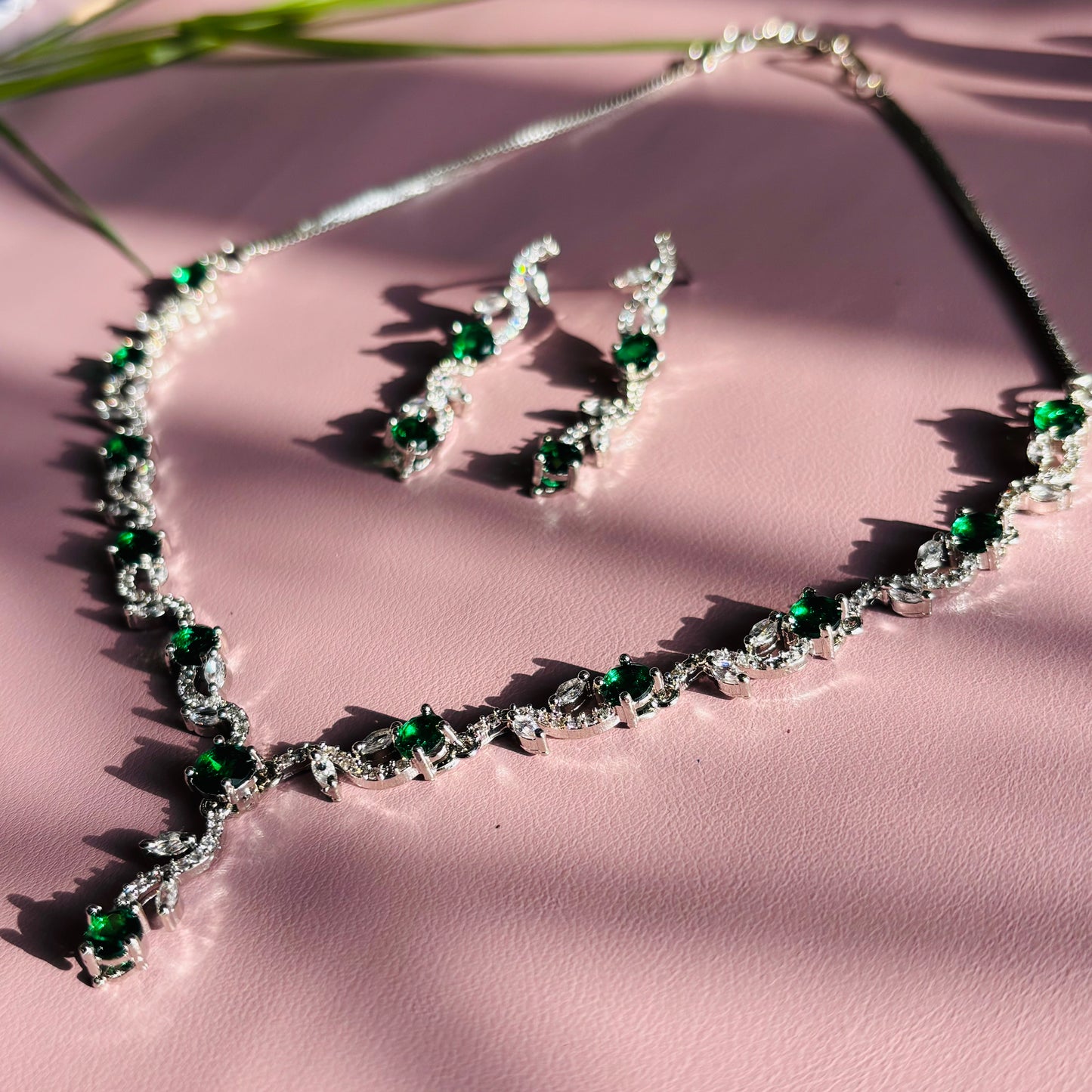 Leaf Light AD Necklace
