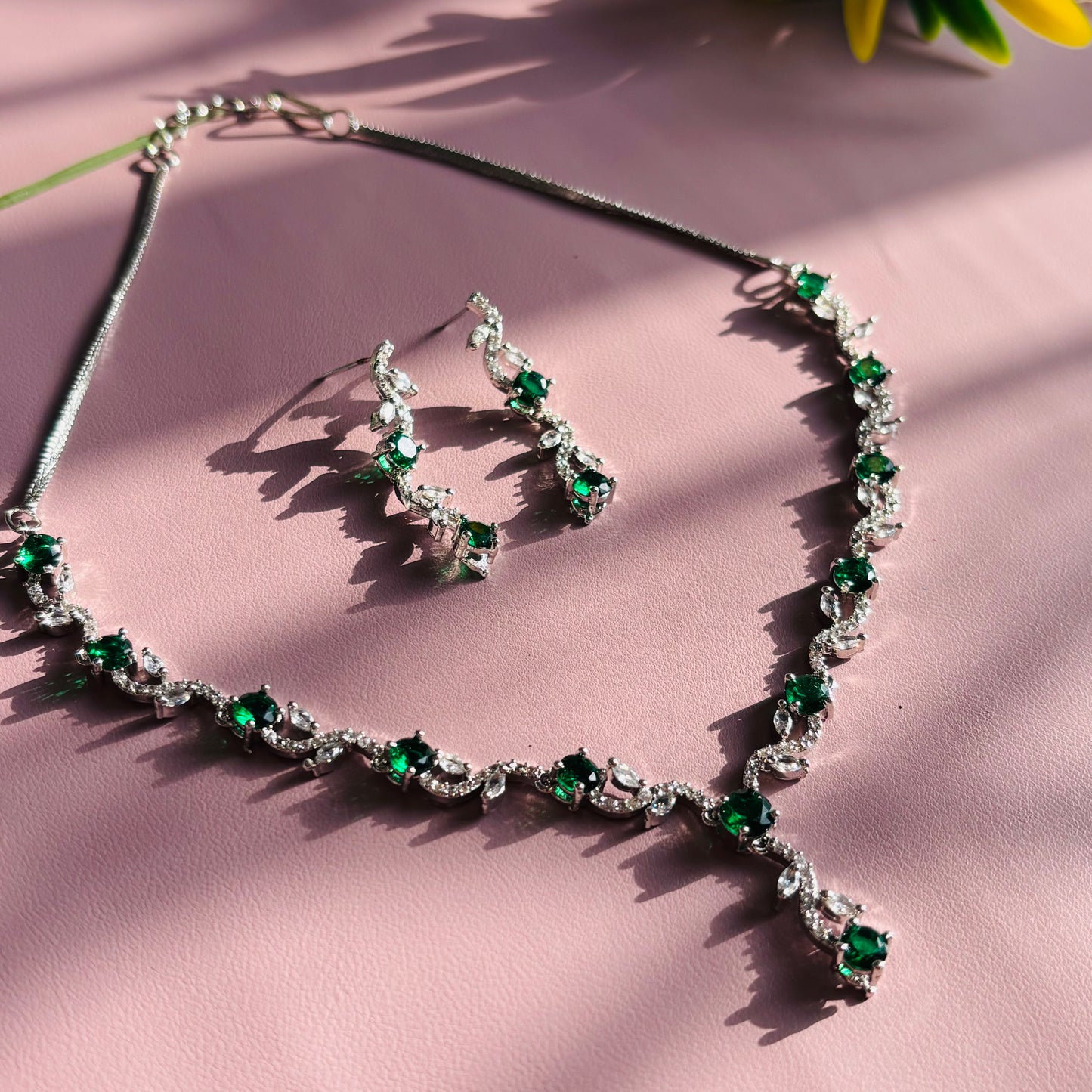 Leaf Light AD Necklace