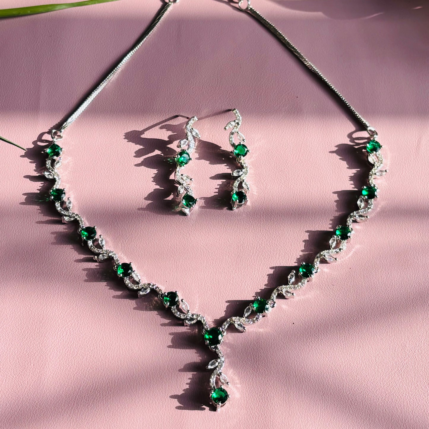 Leaf Light AD Necklace
