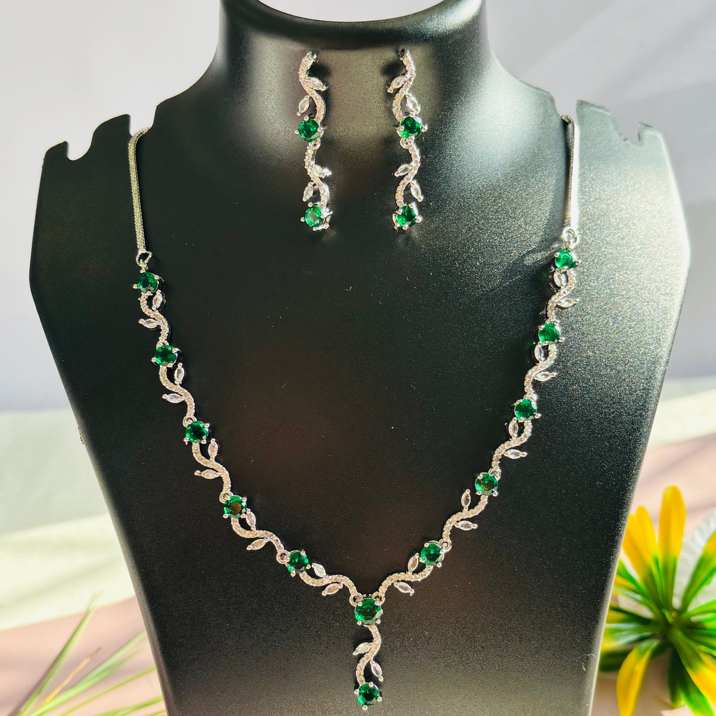 Leaf Light AD Necklace